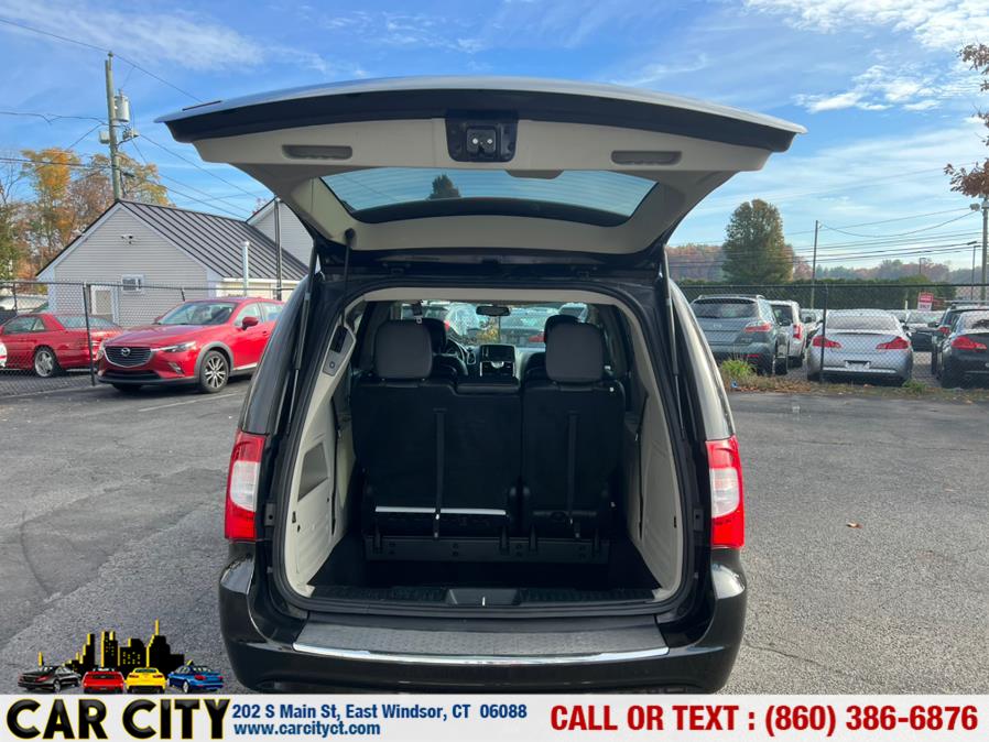 2015 Chrysler Town & Country 4dr Wgn Touring, available for sale in East Windsor, Connecticut | Car City LLC. East Windsor, Connecticut 2015 Chrysler Town & Country 4dr Wgn Touring, available for sale in East Windsor, Connecticut | Car City LLC. East Windsor, Connecticut