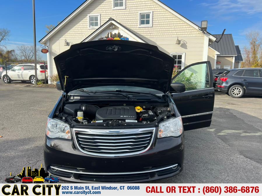 2015 Chrysler Town & Country 4dr Wgn Touring, available for sale in East Windsor, Connecticut | Car City LLC. East Windsor, Connecticut 2015 Chrysler Town & Country 4dr Wgn Touring, available for sale in East Windsor, Connecticut | Car City LLC. East Windsor, Connecticut