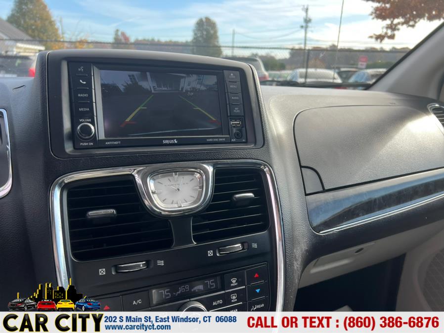 2015 Chrysler Town & Country 4dr Wgn Touring, available for sale in East Windsor, Connecticut | Car City LLC. East Windsor, Connecticut 2015 Chrysler Town & Country 4dr Wgn Touring, available for sale in East Windsor, Connecticut | Car City LLC. East Windsor, Connecticut