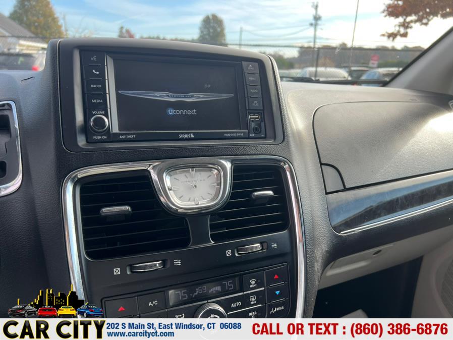2015 Chrysler Town & Country 4dr Wgn Touring, available for sale in East Windsor, Connecticut | Car City LLC. East Windsor, Connecticut 2015 Chrysler Town & Country 4dr Wgn Touring, available for sale in East Windsor, Connecticut | Car City LLC. East Windsor, Connecticut