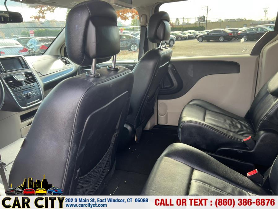 2015 Chrysler Town & Country 4dr Wgn Touring, available for sale in East Windsor, Connecticut | Car City LLC. East Windsor, Connecticut 2015 Chrysler Town & Country 4dr Wgn Touring, available for sale in East Windsor, Connecticut | Car City LLC. East Windsor, Connecticut