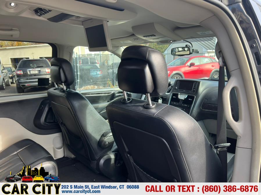 2015 Chrysler Town & Country 4dr Wgn Touring, available for sale in East Windsor, Connecticut | Car City LLC. East Windsor, Connecticut 2015 Chrysler Town & Country 4dr Wgn Touring, available for sale in East Windsor, Connecticut | Car City LLC. East Windsor, Connecticut