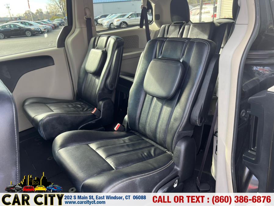 2015 Chrysler Town & Country 4dr Wgn Touring, available for sale in East Windsor, Connecticut | Car City LLC. East Windsor, Connecticut 2015 Chrysler Town & Country 4dr Wgn Touring, available for sale in East Windsor, Connecticut | Car City LLC. East Windsor, Connecticut