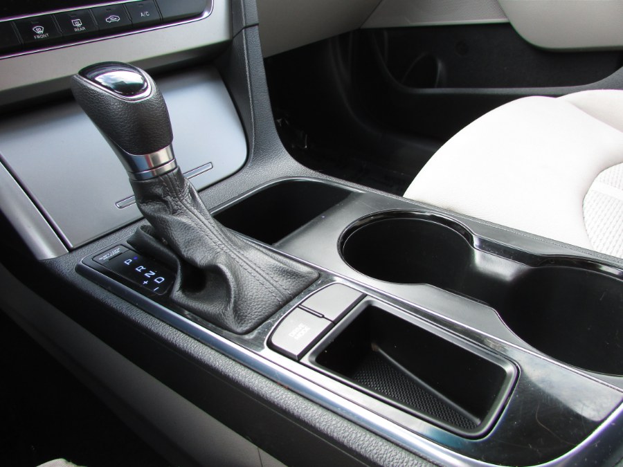 Used Hyundai Sonata 4dr Sdn 2.4L SE 2015 | United Auto Sales of E Windsor, Inc. East Windsor, Connecticut Used Hyundai Sonata 4dr Sdn 2.4L SE 2015 | United Auto Sales of E Windsor, Inc. East Windsor, Connecticut