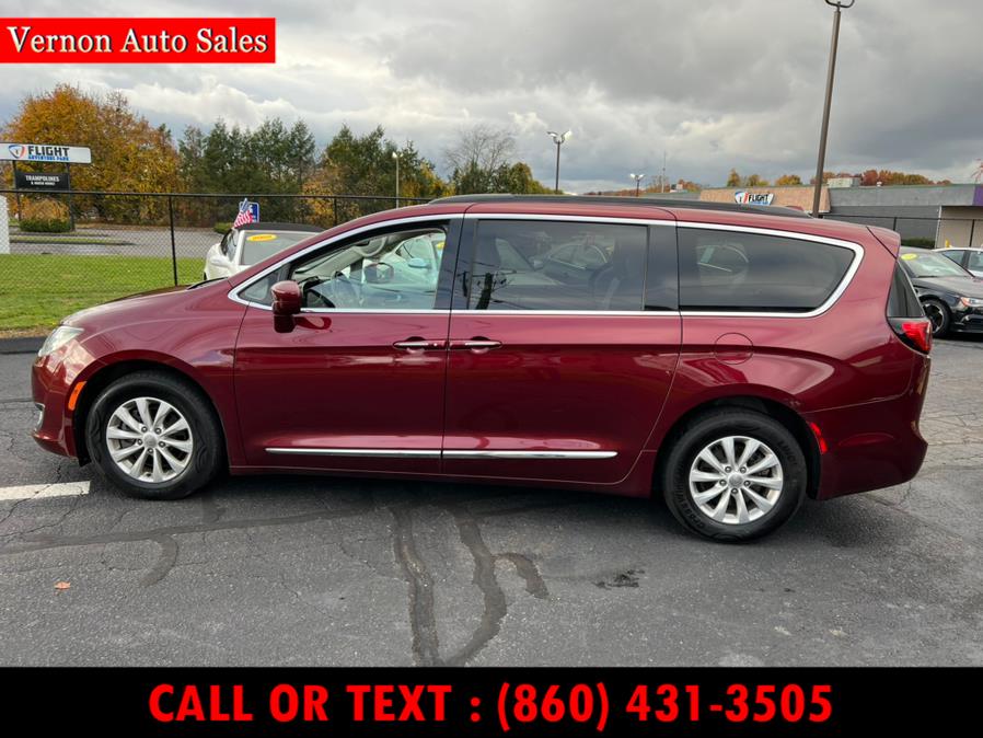 Used Chrysler Pacifica Touring-L FWD 2017 | Vernon Auto Sale & Service. Manchester, Connecticut Used Chrysler Pacifica Touring-L FWD 2017 | Vernon Auto Sale & Service. Manchester, Connecticut