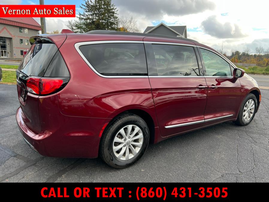 Used Chrysler Pacifica Touring-L FWD 2017 | Vernon Auto Sale & Service. Manchester, Connecticut Used Chrysler Pacifica Touring-L FWD 2017 | Vernon Auto Sale & Service. Manchester, Connecticut