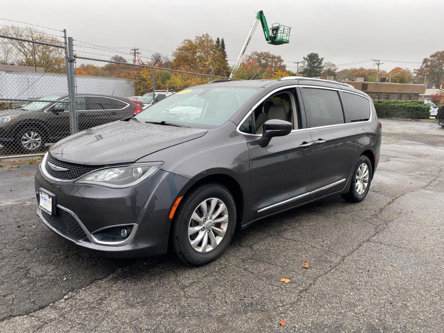 2018 Chrysler Pacifica Touring L FWD, available for sale in Milford, Connecticut | Dealertown Auto Wholesalers. Milford, Connecticut 2018 Chrysler Pacifica Touring L FWD, available for sale in Milford, Connecticut | Dealertown Auto Wholesalers. Milford, Connecticut