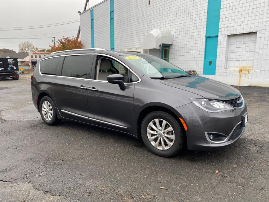 2018 Chrysler Pacifica Touring L FWD, available for sale in Milford, Connecticut | Dealertown Auto Wholesalers. Milford, Connecticut 2018 Chrysler Pacifica Touring L FWD, available for sale in Milford, Connecticut | Dealertown Auto Wholesalers. Milford, Connecticut