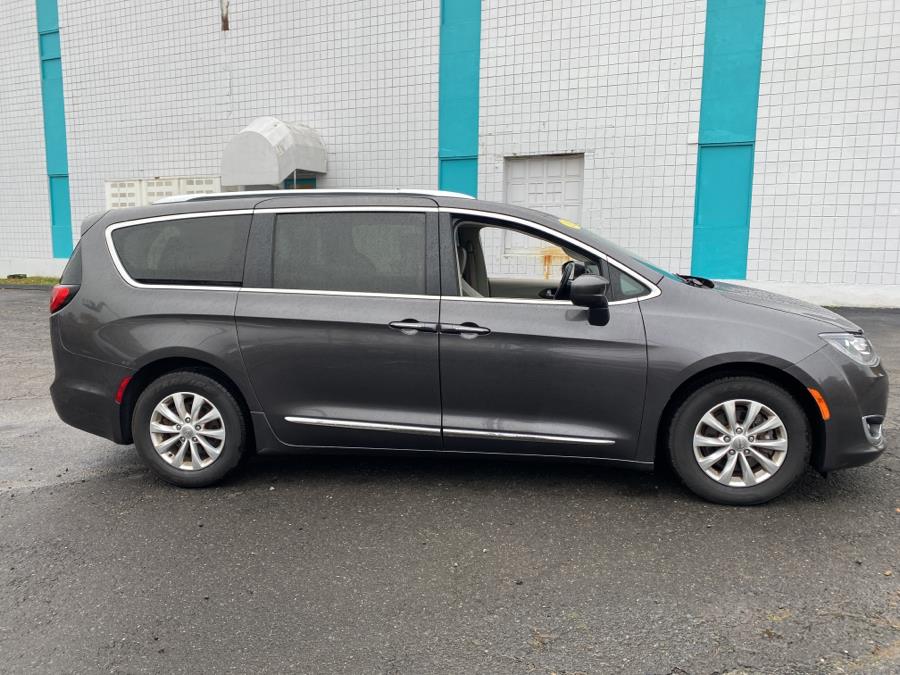 2018 Chrysler Pacifica Touring L FWD, available for sale in Milford, Connecticut | Dealertown Auto Wholesalers. Milford, Connecticut 2018 Chrysler Pacifica Touring L FWD, available for sale in Milford, Connecticut | Dealertown Auto Wholesalers. Milford, Connecticut