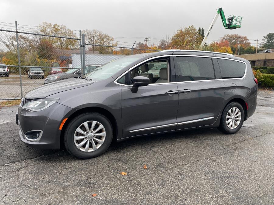 2018 Chrysler Pacifica Touring L FWD, available for sale in Milford, Connecticut | Dealertown Auto Wholesalers. Milford, Connecticut 2018 Chrysler Pacifica Touring L FWD, available for sale in Milford, Connecticut | Dealertown Auto Wholesalers. Milford, Connecticut