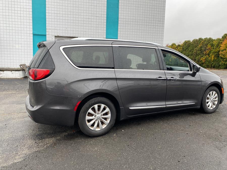 2018 Chrysler Pacifica Touring L FWD, available for sale in Milford, Connecticut | Dealertown Auto Wholesalers. Milford, Connecticut 2018 Chrysler Pacifica Touring L FWD, available for sale in Milford, Connecticut | Dealertown Auto Wholesalers. Milford, Connecticut