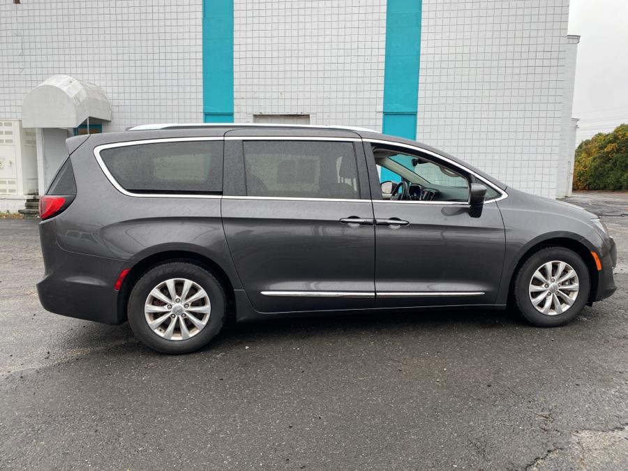 2018 Chrysler Pacifica Touring L FWD, available for sale in Milford, Connecticut | Dealertown Auto Wholesalers. Milford, Connecticut 2018 Chrysler Pacifica Touring L FWD, available for sale in Milford, Connecticut | Dealertown Auto Wholesalers. Milford, Connecticut