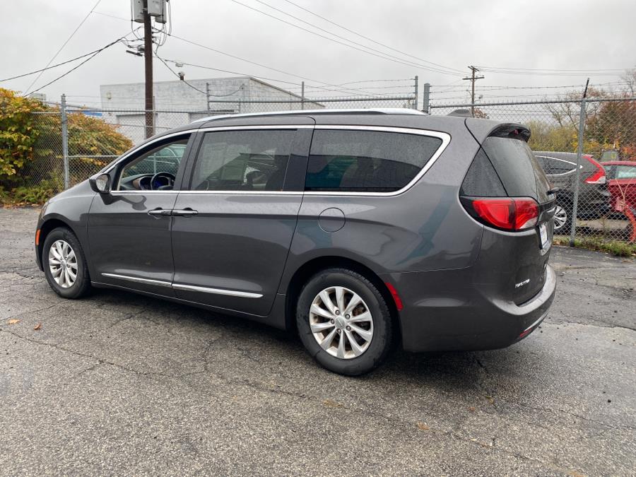 2018 Chrysler Pacifica Touring L FWD, available for sale in Milford, Connecticut | Dealertown Auto Wholesalers. Milford, Connecticut 2018 Chrysler Pacifica Touring L FWD, available for sale in Milford, Connecticut | Dealertown Auto Wholesalers. Milford, Connecticut