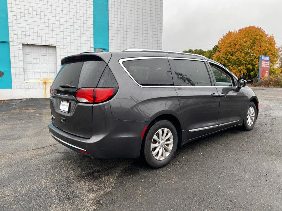 2018 Chrysler Pacifica Touring L FWD, available for sale in Milford, Connecticut | Dealertown Auto Wholesalers. Milford, Connecticut 2018 Chrysler Pacifica Touring L FWD, available for sale in Milford, Connecticut | Dealertown Auto Wholesalers. Milford, Connecticut