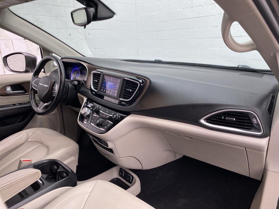 2018 Chrysler Pacifica Touring L FWD, available for sale in Milford, Connecticut | Dealertown Auto Wholesalers. Milford, Connecticut 2018 Chrysler Pacifica Touring L FWD, available for sale in Milford, Connecticut | Dealertown Auto Wholesalers. Milford, Connecticut