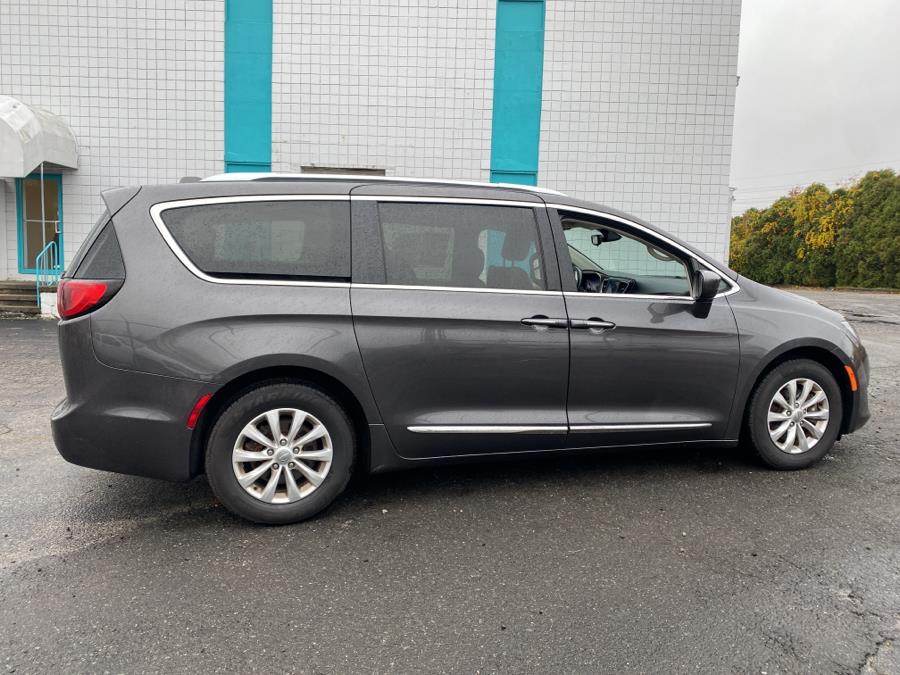 2018 Chrysler Pacifica Touring L FWD, available for sale in Milford, Connecticut | Dealertown Auto Wholesalers. Milford, Connecticut 2018 Chrysler Pacifica Touring L FWD, available for sale in Milford, Connecticut | Dealertown Auto Wholesalers. Milford, Connecticut