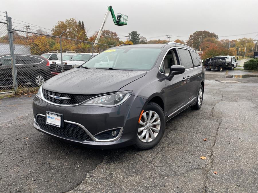 2018 Chrysler Pacifica Touring L FWD, available for sale in Milford, Connecticut | Dealertown Auto Wholesalers. Milford, Connecticut 2018 Chrysler Pacifica Touring L FWD, available for sale in Milford, Connecticut | Dealertown Auto Wholesalers. Milford, Connecticut