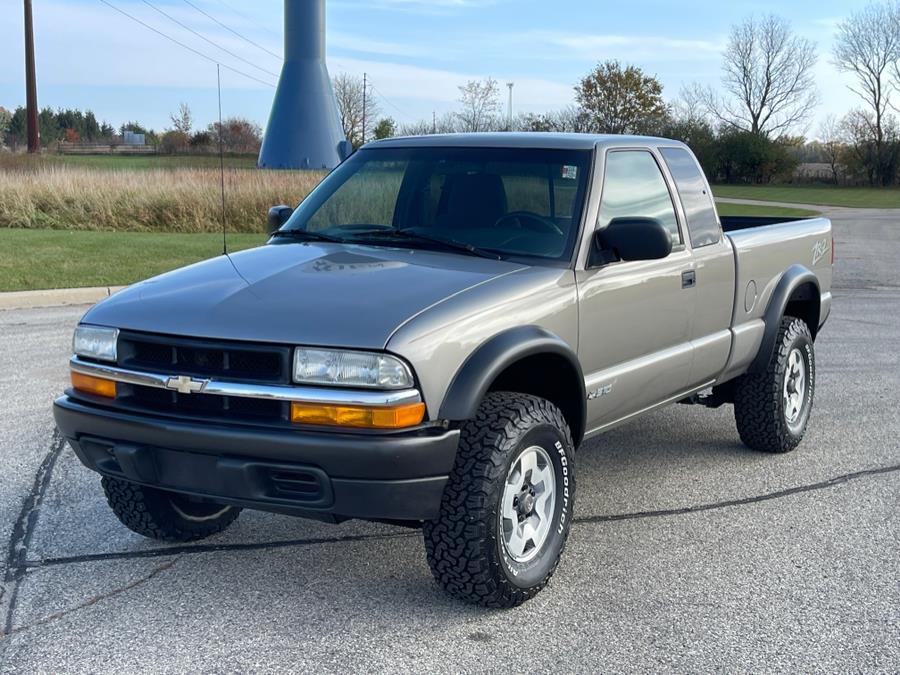 Used Chevrolet S-10 Ext Cab 123" WB 4WD LS 2002 | Geneva Motor Cars. Darien, Wisconsin Used Chevrolet S-10 Ext Cab 123" WB 4WD LS 2002 | Geneva Motor Cars. Darien, Wisconsin