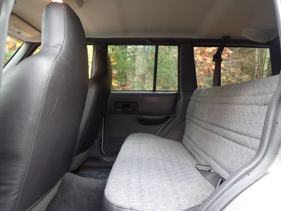 Used Jeep Cherokee 4dr Sport 4WD 2001 | Eagleville Motors. Storrs, Connecticut Used Jeep Cherokee 4dr Sport 4WD 2001 | Eagleville Motors. Storrs, Connecticut