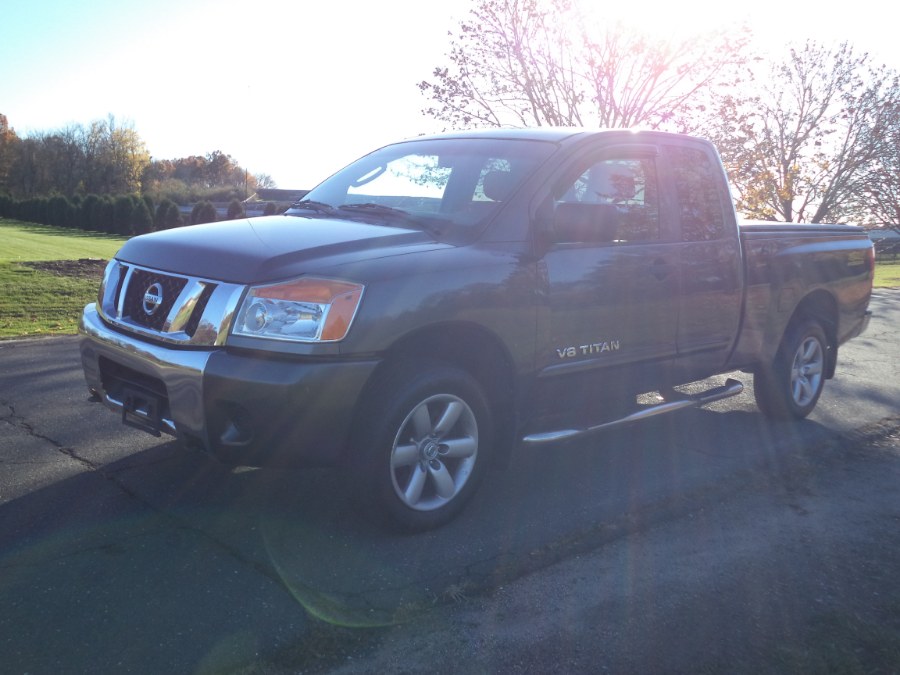 2009 Nissan Titan KING CAB SE 4X4, available for sale in Berlin, Connecticut | International Motorcars llc. Berlin, Connecticut 2009 Nissan Titan KING CAB SE 4X4, available for sale in Berlin, Connecticut | International Motorcars llc. Berlin, Connecticut