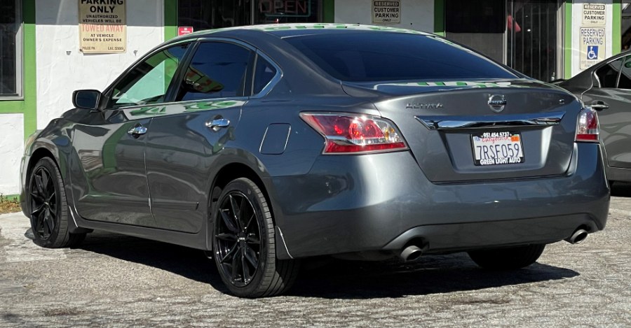 Used Nissan Altima 4dr Sdn I4 2.5 S 2015 | Green Light Auto. Corona, California Used Nissan Altima 4dr Sdn I4 2.5 S 2015 | Green Light Auto. Corona, California