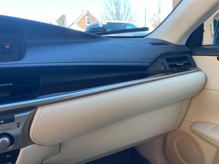 2013 Lexus ES 350 4dr Sdn, available for sale in Hartford, Connecticut | Lex Autos LLC. Hartford, Connecticut 2013 Lexus ES 350 4dr Sdn, available for sale in Hartford, Connecticut | Lex Autos LLC. Hartford, Connecticut