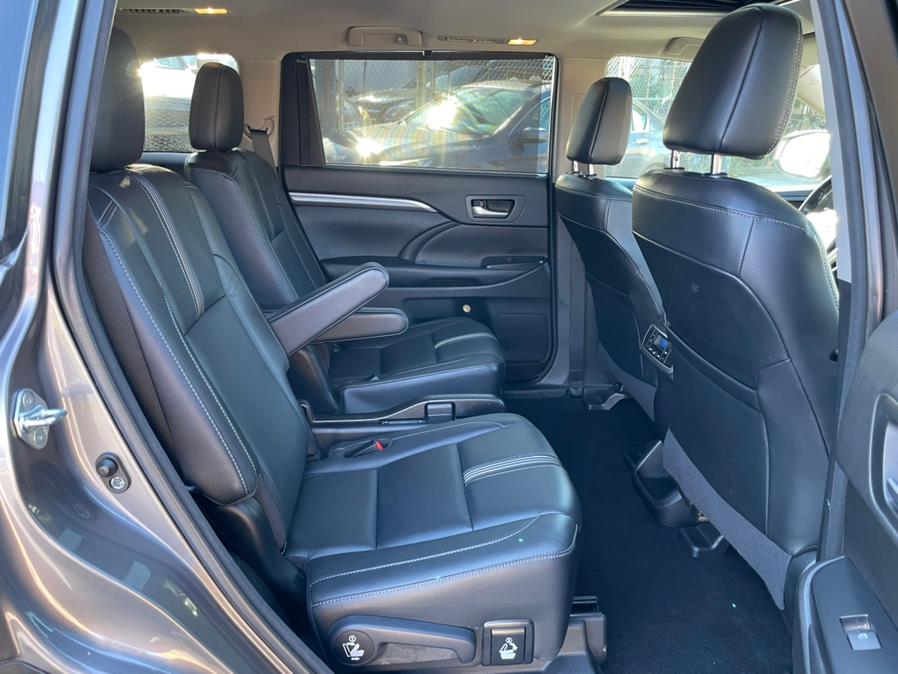 2017 Toyota Highlander SE V6 AWD (Natl), available for sale in Brooklyn, New York | Worlds Best Auto Inc. Brooklyn, New York 2017 Toyota Highlander SE V6 AWD (Natl), available for sale in Brooklyn, New York | Worlds Best Auto Inc. Brooklyn, New York