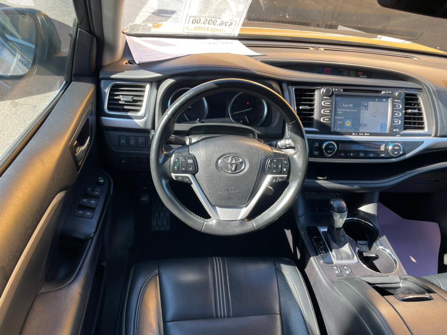 2017 Toyota Highlander SE V6 AWD (Natl), available for sale in Brooklyn, NY
