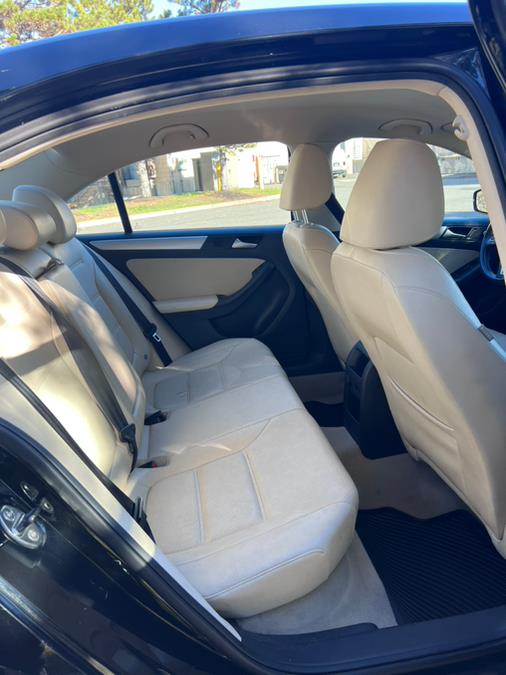 2013 Volkswagen Jetta Sedan 4dr Auto SE PZEV, available for sale in Revere, Massachusetts | Wonderland Auto. Revere, Massachusetts 2013 Volkswagen Jetta Sedan 4dr Auto SE PZEV, available for sale in Revere, Massachusetts | Wonderland Auto. Revere, Massachusetts