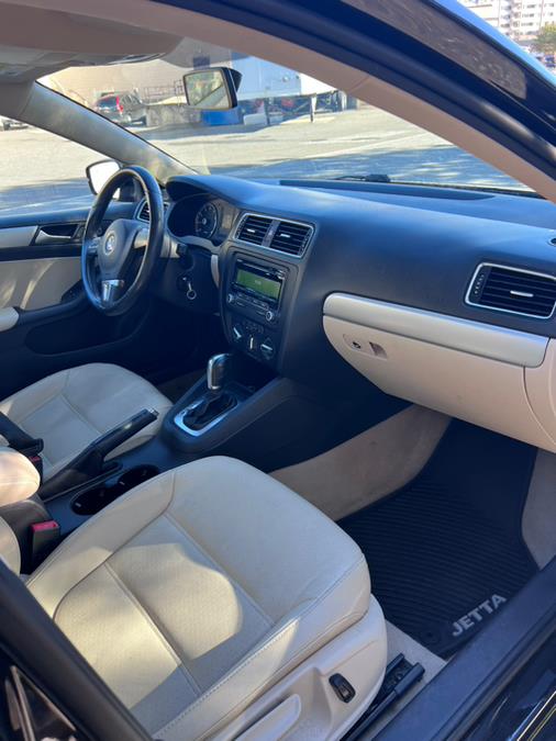 2013 Volkswagen Jetta Sedan 4dr Auto SE PZEV, available for sale in Revere, Massachusetts | Wonderland Auto. Revere, Massachusetts 2013 Volkswagen Jetta Sedan 4dr Auto SE PZEV, available for sale in Revere, Massachusetts | Wonderland Auto. Revere, Massachusetts