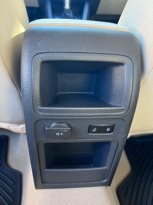 2013 Volkswagen Jetta Sedan 4dr Auto SE PZEV, available for sale in Revere, Massachusetts | Wonderland Auto. Revere, Massachusetts 2013 Volkswagen Jetta Sedan 4dr Auto SE PZEV, available for sale in Revere, Massachusetts | Wonderland Auto. Revere, Massachusetts