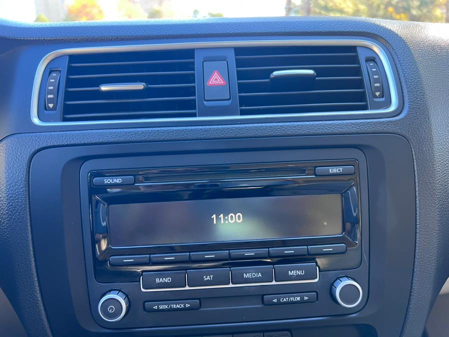 2013 Volkswagen Jetta Sedan 4dr Auto SE PZEV, available for sale in Revere, Massachusetts | Wonderland Auto. Revere, Massachusetts 2013 Volkswagen Jetta Sedan 4dr Auto SE PZEV, available for sale in Revere, Massachusetts | Wonderland Auto. Revere, Massachusetts