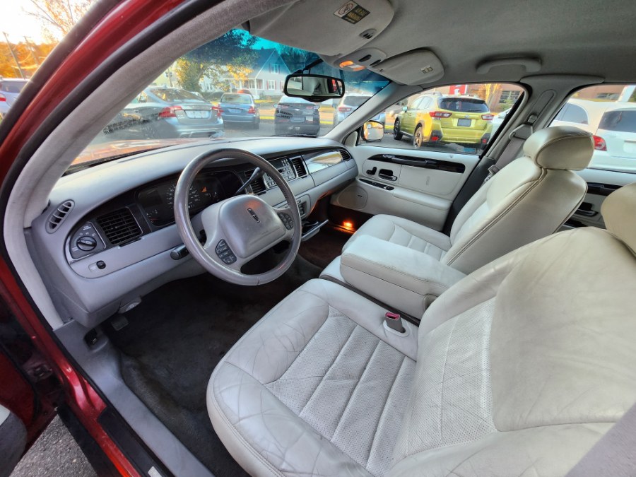 Used Lincoln Town Car 4dr Sdn Signature 1998 | Dealmax Motors LLC. Bristol, Connecticut Used Lincoln Town Car 4dr Sdn Signature 1998 | Dealmax Motors LLC. Bristol, Connecticut
