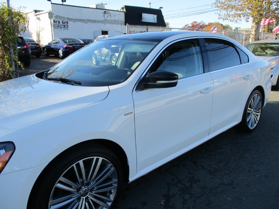 2015 Volkswagen Passat 4dr Sdn 1.8T Auto SE w/Sunroof & Nav, available for sale in West Babylon, New York | New Gen Auto Group. West Babylon, New York 2015 Volkswagen Passat 4dr Sdn 1.8T Auto SE w/Sunroof & Nav, available for sale in West Babylon, New York | New Gen Auto Group. West Babylon, New York
