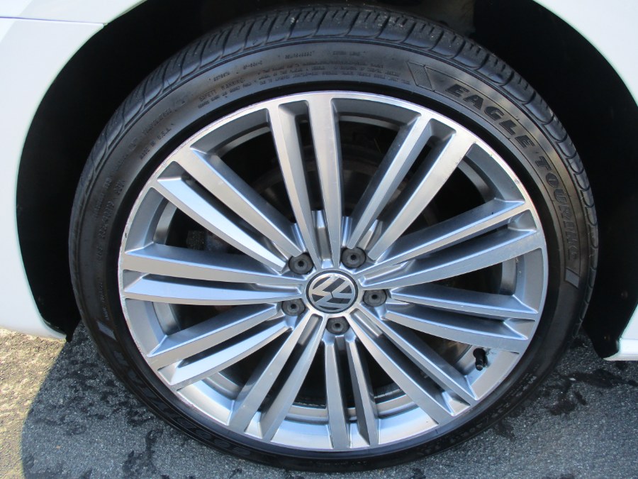 2015 Volkswagen Passat 4dr Sdn 1.8T Auto SE w/Sunroof & Nav, available for sale in West Babylon, New York | New Gen Auto Group. West Babylon, New York 2015 Volkswagen Passat 4dr Sdn 1.8T Auto SE w/Sunroof & Nav, available for sale in West Babylon, New York | New Gen Auto Group. West Babylon, New York