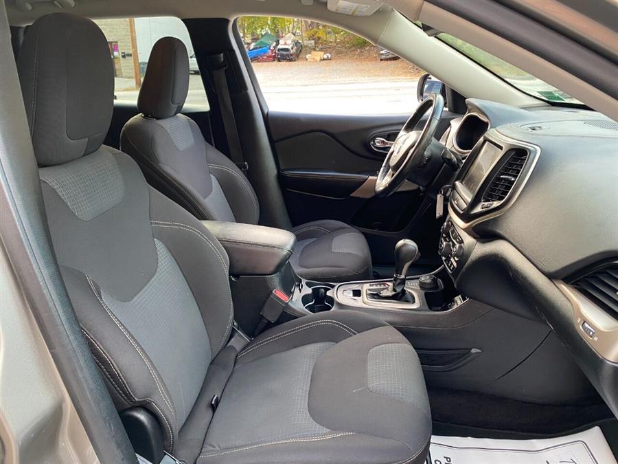 Used Jeep Cherokee Latitude 4x4 4dr SUV 2017 | Lake City Exports Inc. Auburn, Maine Used Jeep Cherokee Latitude 4x4 4dr SUV 2017 | Lake City Exports Inc. Auburn, Maine