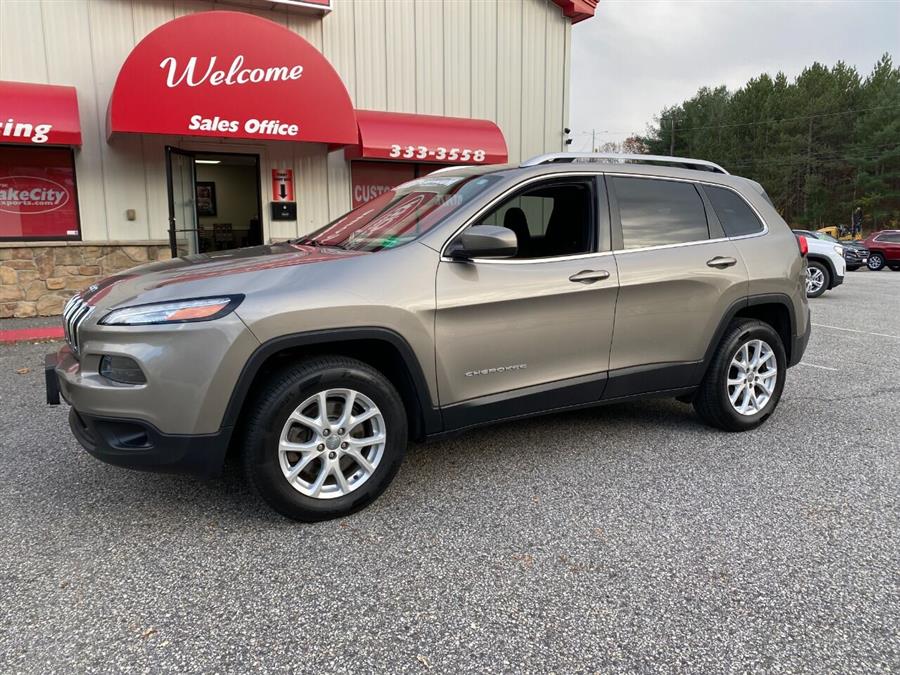 Used Jeep Cherokee Latitude 4x4 4dr SUV 2017 | Lake City Exports Inc. Auburn, Maine Used Jeep Cherokee Latitude 4x4 4dr SUV 2017 | Lake City Exports Inc. Auburn, Maine