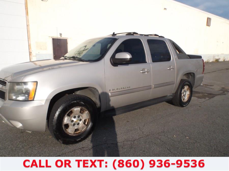 2007 Chevrolet Avalanche 4WD Crew Cab 130" LS, available for sale in Hartford, Connecticut | Lee Motors Sales Inc. Hartford, Connecticut 2007 Chevrolet Avalanche 4WD Crew Cab 130" LS, available for sale in Hartford, Connecticut | Lee Motors Sales Inc. Hartford, Connecticut