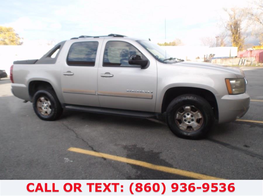 2007 Chevrolet Avalanche 4WD Crew Cab 130" LS, available for sale in Hartford, Connecticut | Lee Motors Sales Inc. Hartford, Connecticut 2007 Chevrolet Avalanche 4WD Crew Cab 130" LS, available for sale in Hartford, Connecticut | Lee Motors Sales Inc. Hartford, Connecticut
