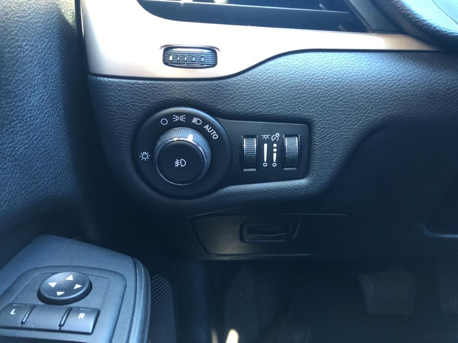2016 Jeep Cherokee 4WD 4dr Limited, available for sale in Waterbury, Connecticut | National Auto Brokers, Inc.. Waterbury, Connecticut 2016 Jeep Cherokee 4WD 4dr Limited, available for sale in Waterbury, Connecticut | National Auto Brokers, Inc.. Waterbury, Connecticut