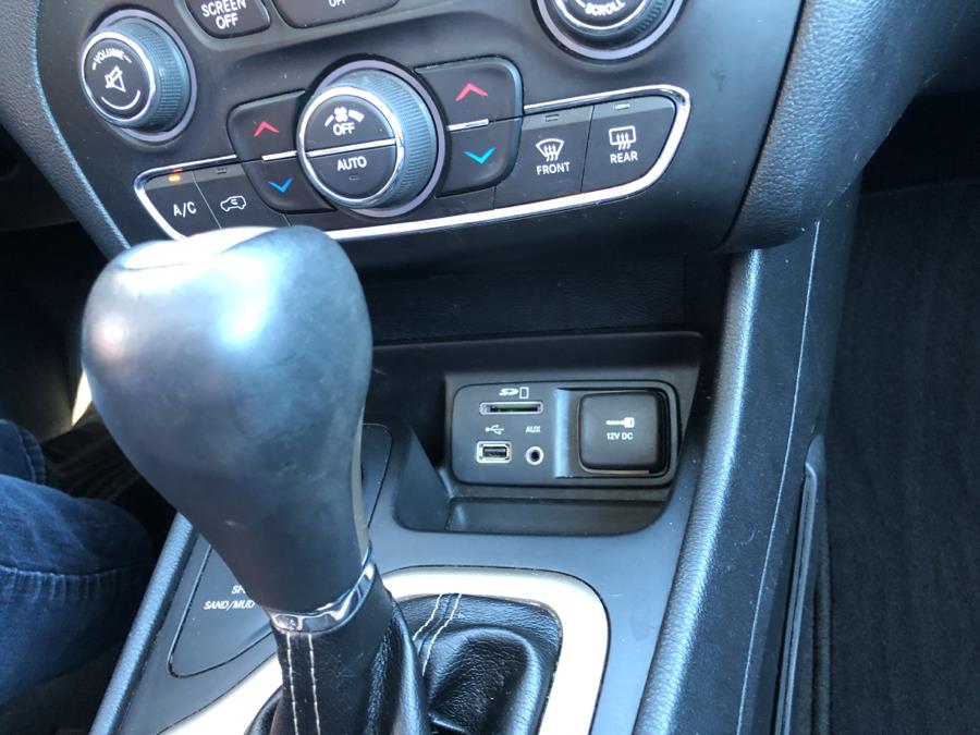 2016 Jeep Cherokee 4WD 4dr Limited, available for sale in Waterbury, Connecticut | National Auto Brokers, Inc.. Waterbury, Connecticut 2016 Jeep Cherokee 4WD 4dr Limited, available for sale in Waterbury, Connecticut | National Auto Brokers, Inc.. Waterbury, Connecticut