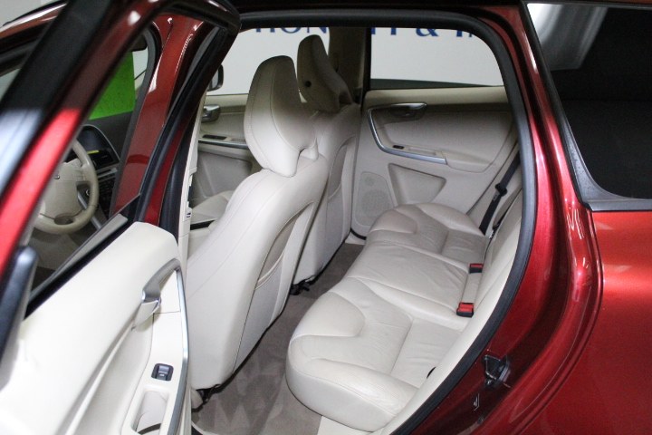 Used Volvo XC60 AWD 4dr 3.2L 2010 | New England Auto Sales LLC. Plainville, Connecticut Used Volvo XC60 AWD 4dr 3.2L 2010 | New England Auto Sales LLC. Plainville, Connecticut