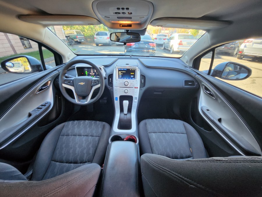 Used Chevrolet Volt 5dr HB 2013 | Dealmax Motors LLC. Bristol, Connecticut Used Chevrolet Volt 5dr HB 2013 | Dealmax Motors LLC. Bristol, Connecticut
