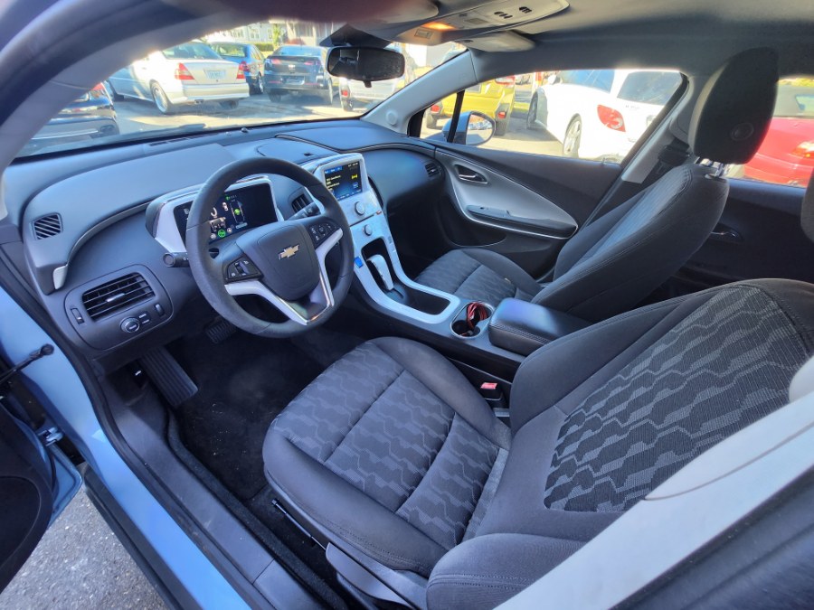 Used Chevrolet Volt 5dr HB 2013 | Dealmax Motors LLC. Bristol, Connecticut Used Chevrolet Volt 5dr HB 2013 | Dealmax Motors LLC. Bristol, Connecticut