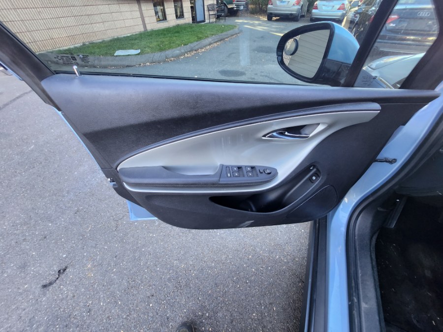 Used Chevrolet Volt 5dr HB 2013 | Dealmax Motors LLC. Bristol, Connecticut Used Chevrolet Volt 5dr HB 2013 | Dealmax Motors LLC. Bristol, Connecticut