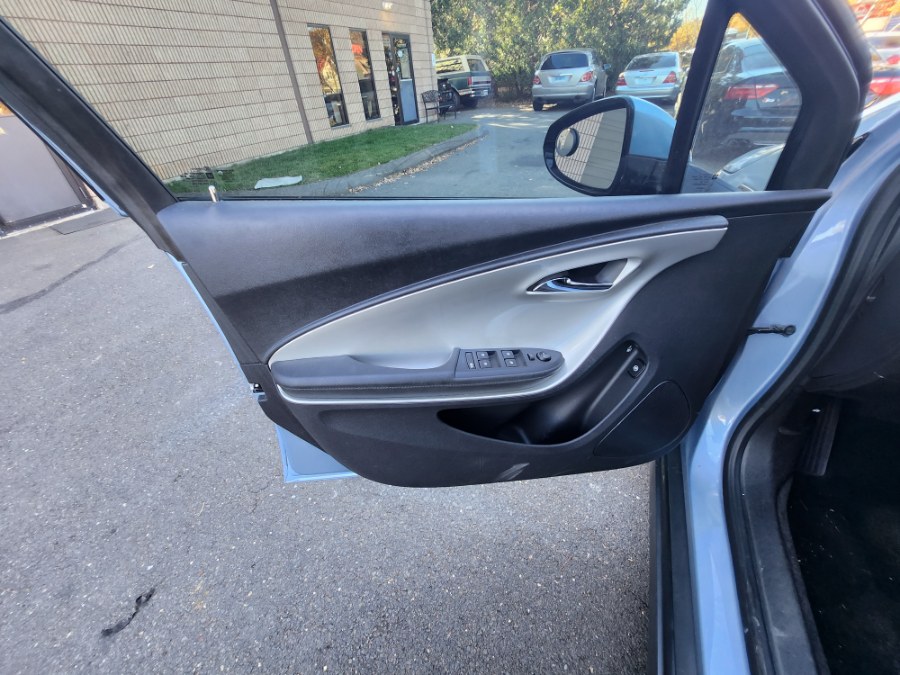Used Chevrolet Volt 5dr HB 2013 | Dealmax Motors LLC. Bristol, Connecticut Used Chevrolet Volt 5dr HB 2013 | Dealmax Motors LLC. Bristol, Connecticut