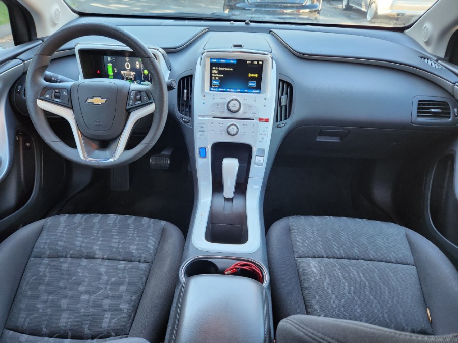 Used Chevrolet Volt 5dr HB 2013 | Dealmax Motors LLC. Bristol, Connecticut Used Chevrolet Volt 5dr HB 2013 | Dealmax Motors LLC. Bristol, Connecticut
