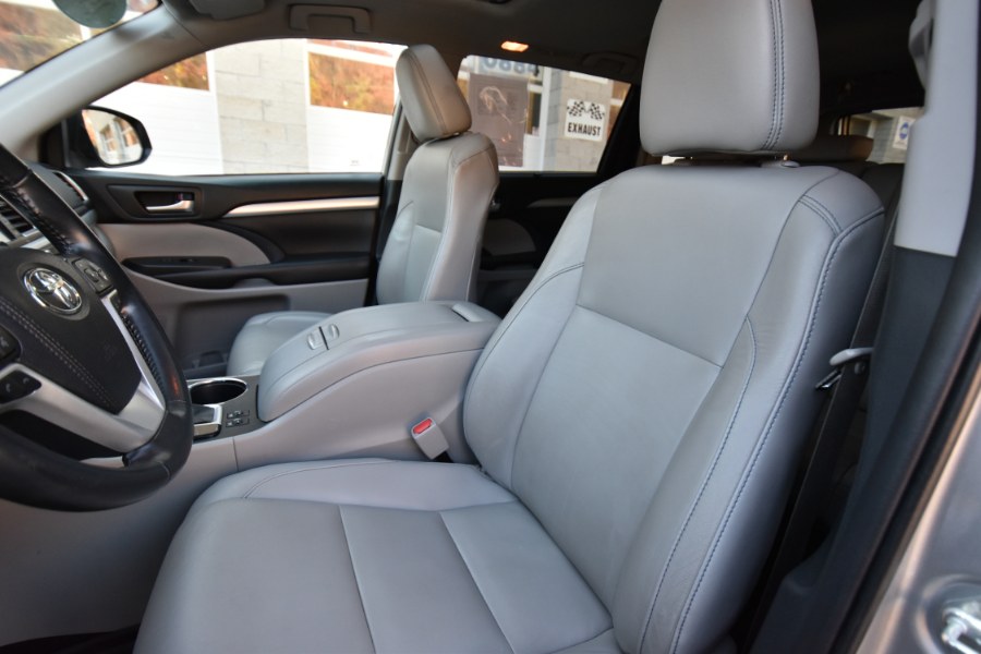 Used Toyota Highlander XLE V6 AWD 2019 | Highline Car Connection. Waterbury, Connecticut Used Toyota Highlander XLE V6 AWD 2019 | Highline Car Connection. Waterbury, Connecticut