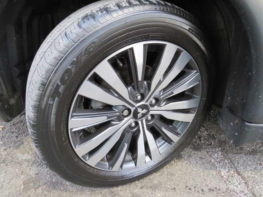 Used Mitsubishi Outlander ES AWD 2019 | Road Masters II INC. Middle Village, New York Used Mitsubishi Outlander ES AWD 2019 | Road Masters II INC. Middle Village, New York