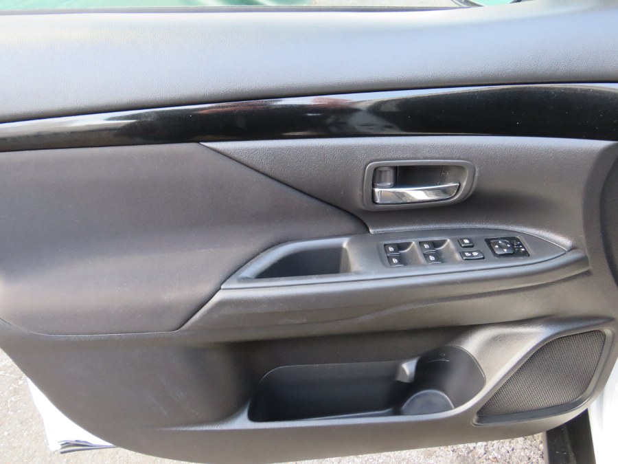 Used Mitsubishi Outlander ES AWD 2019 | Road Masters II INC. Middle Village, New York Used Mitsubishi Outlander ES AWD 2019 | Road Masters II INC. Middle Village, New York